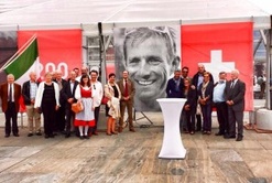 RAPHAEL DOMJAN : QUELQUE CHOSE DE REMARQUABLE