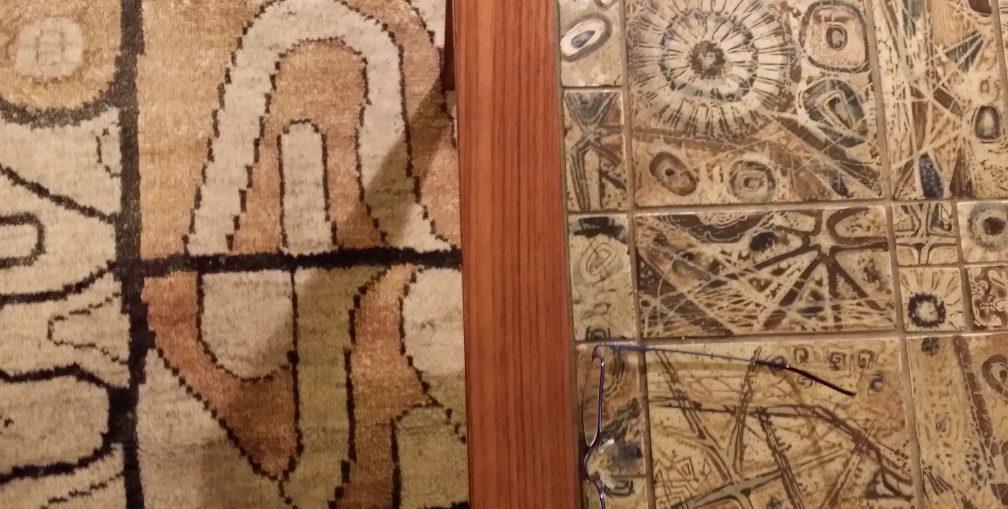 TAPIS CODIMAT ET TABLE SCANDINAVE 50