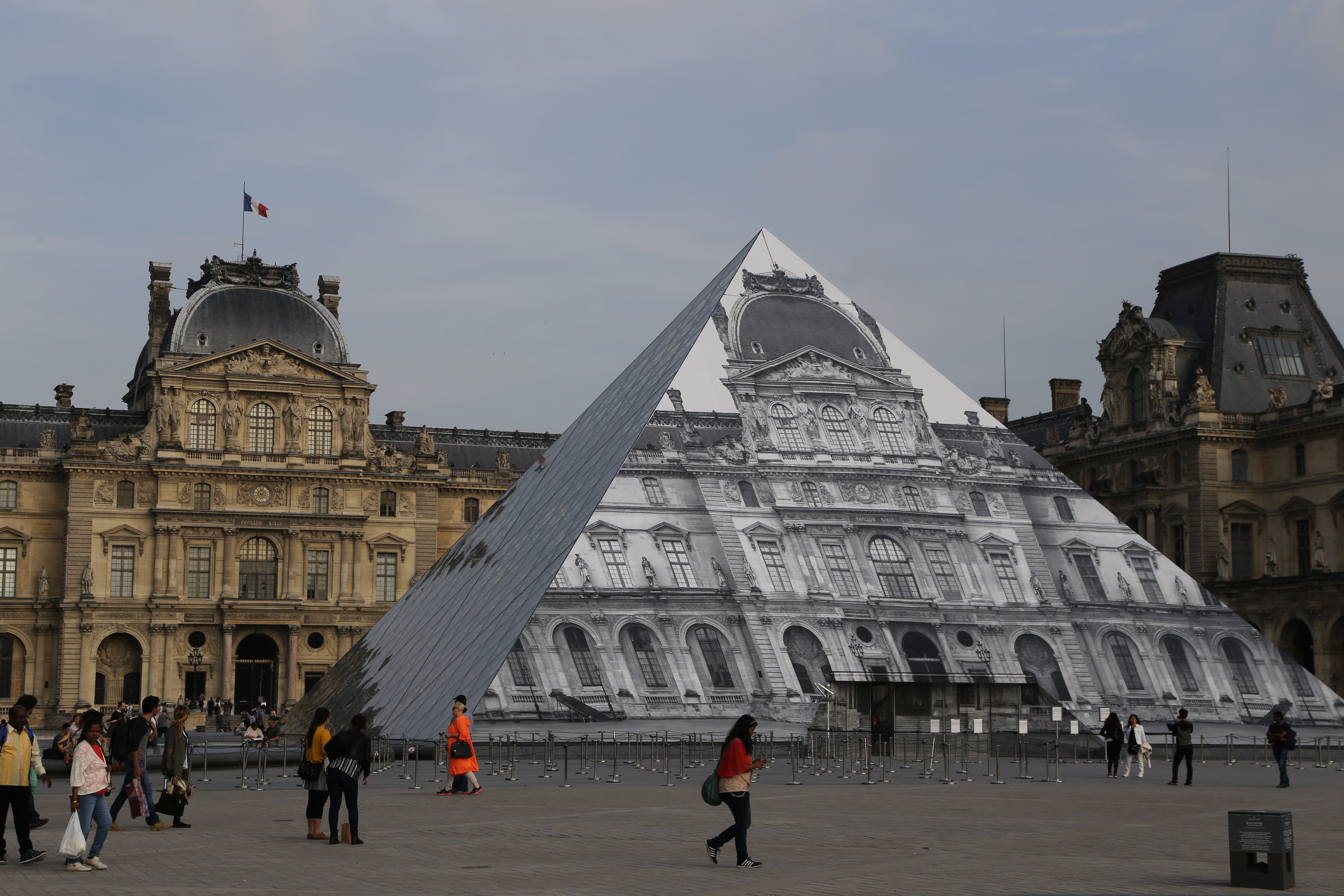 La pyramide du Louvre