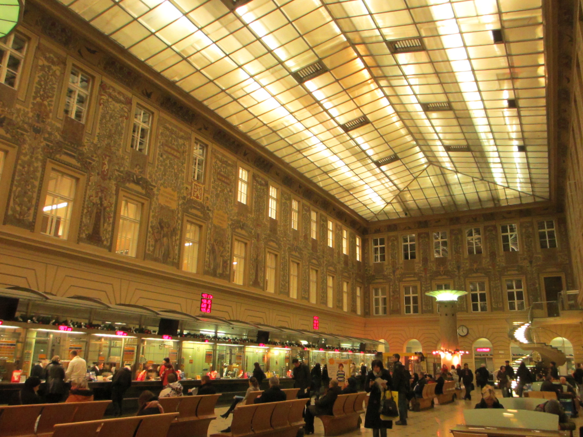 Attendre à la poste de Prague