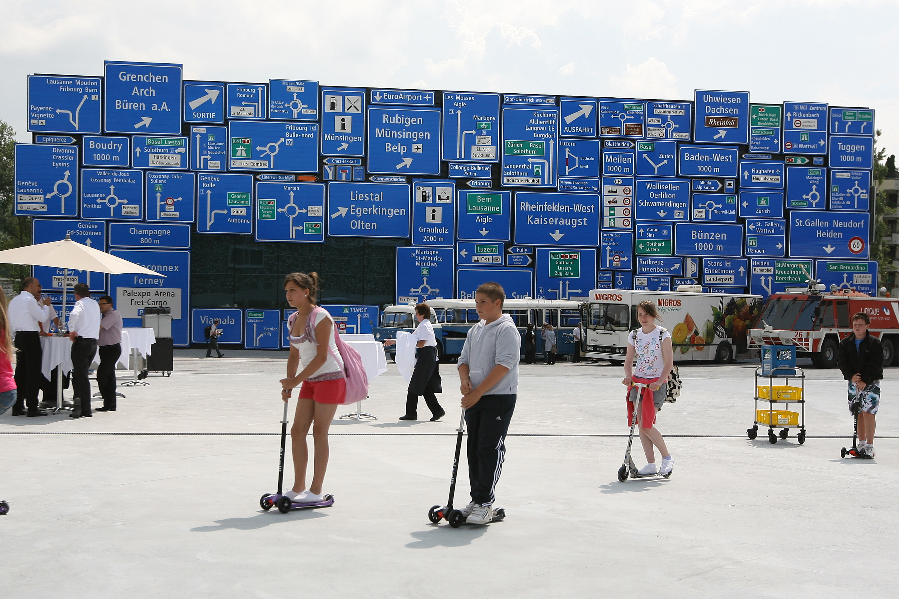 Le batiment Traffic Routier,  "Photopress/Photographe"