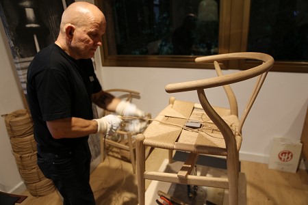 la chaise « Wishbone » dessinée par Hans Wegner