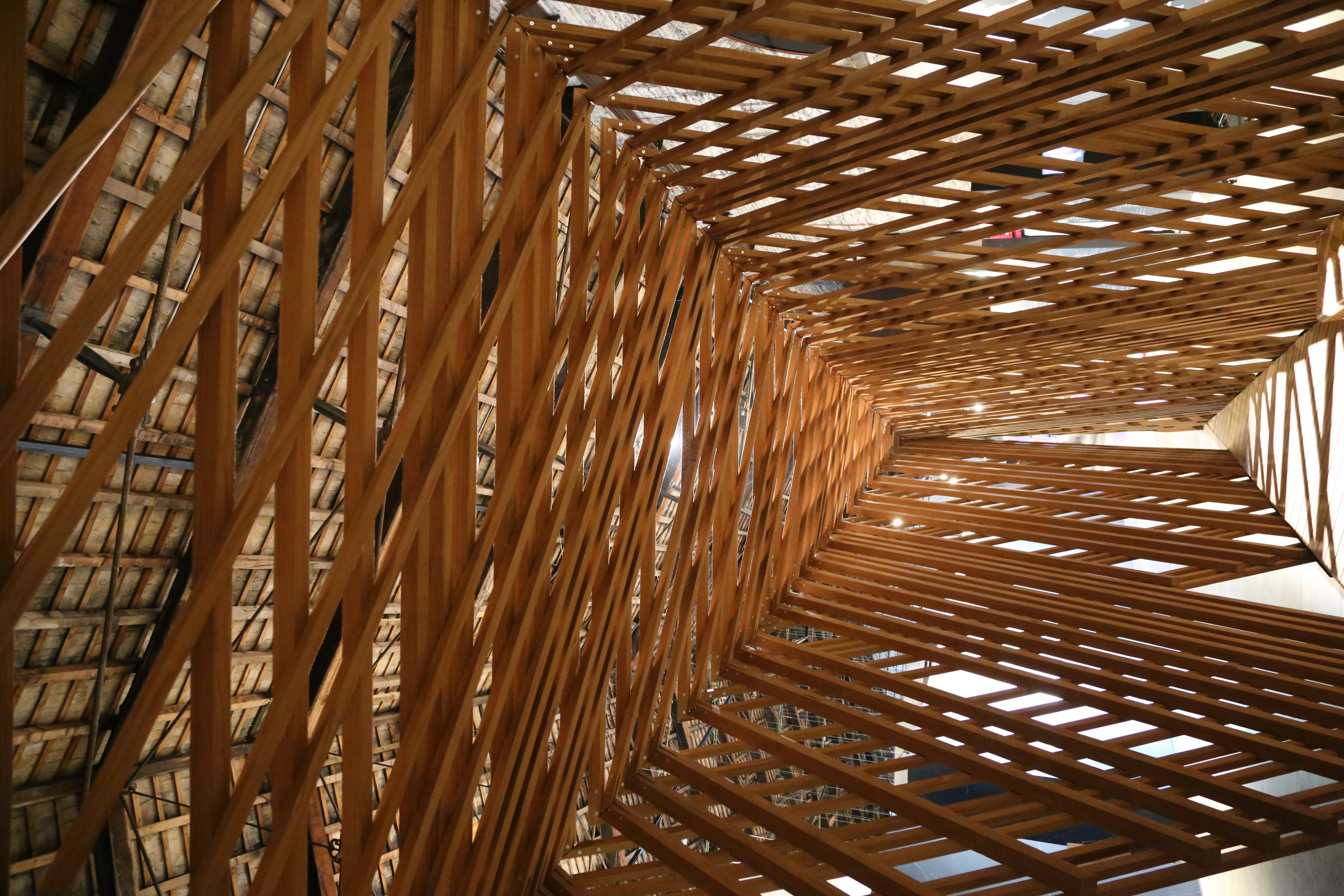 Biennale de Vanise passage en bois