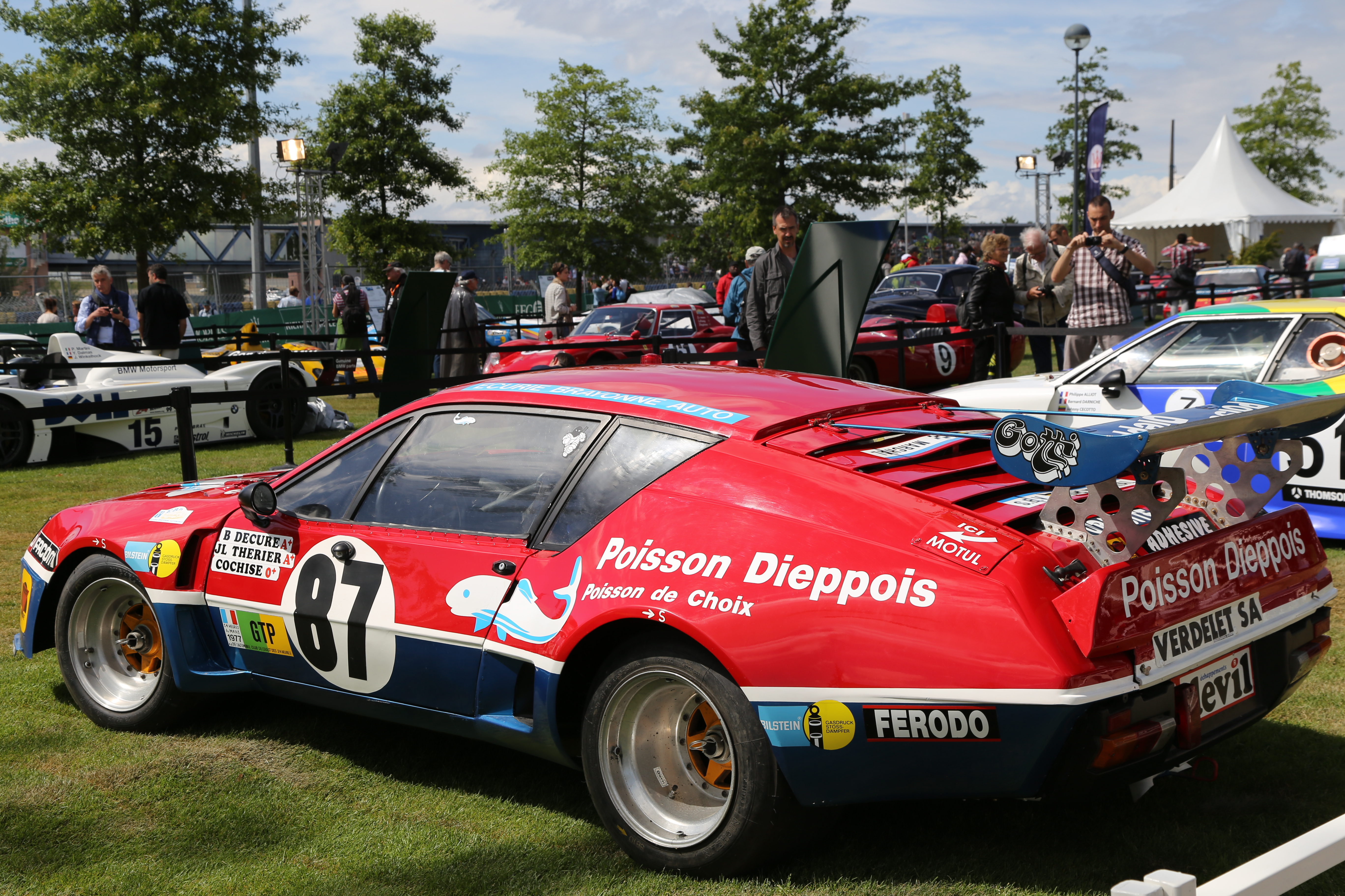 Voiture et poisson ?