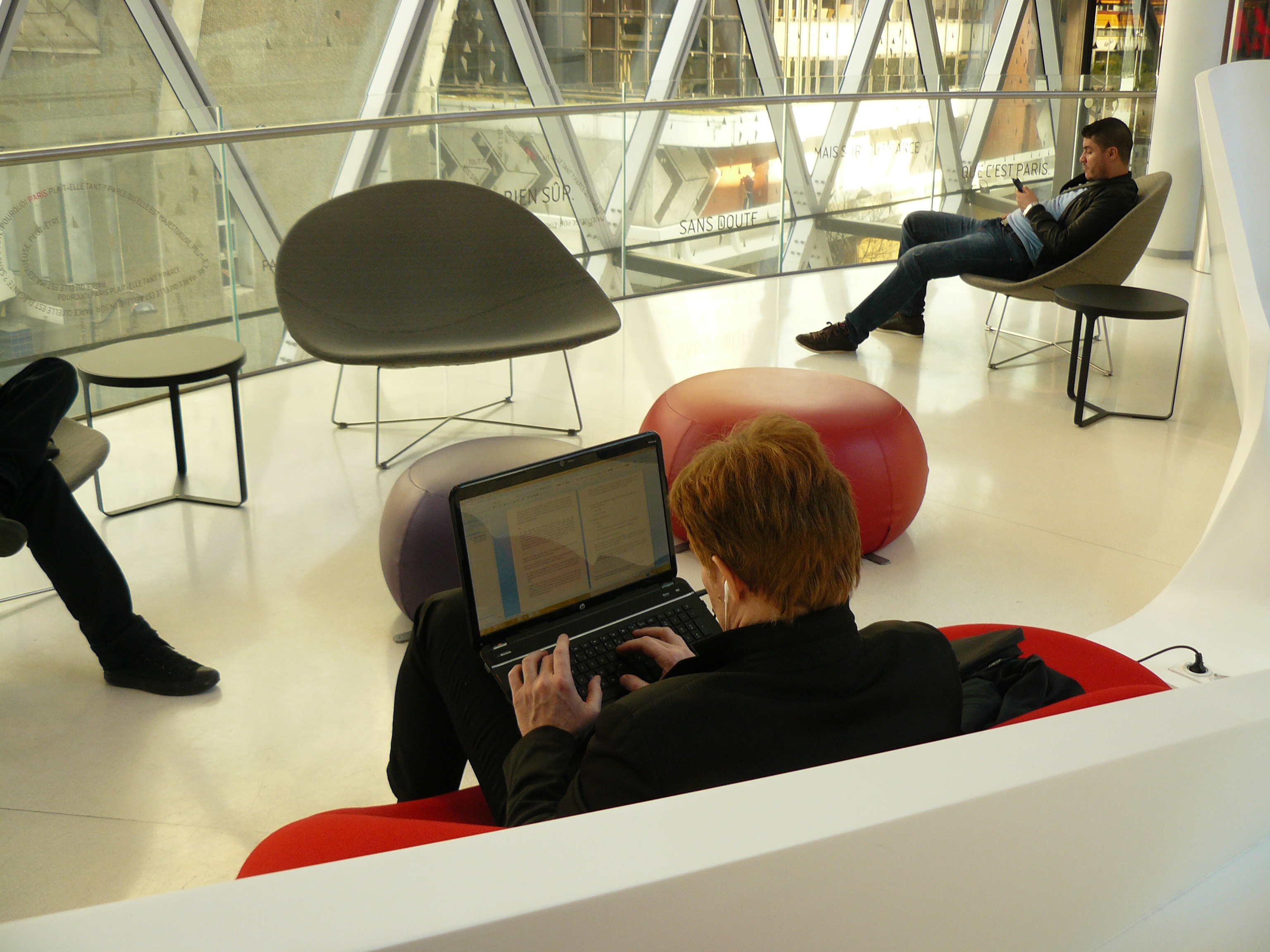 Attendre avec autre chose à faire