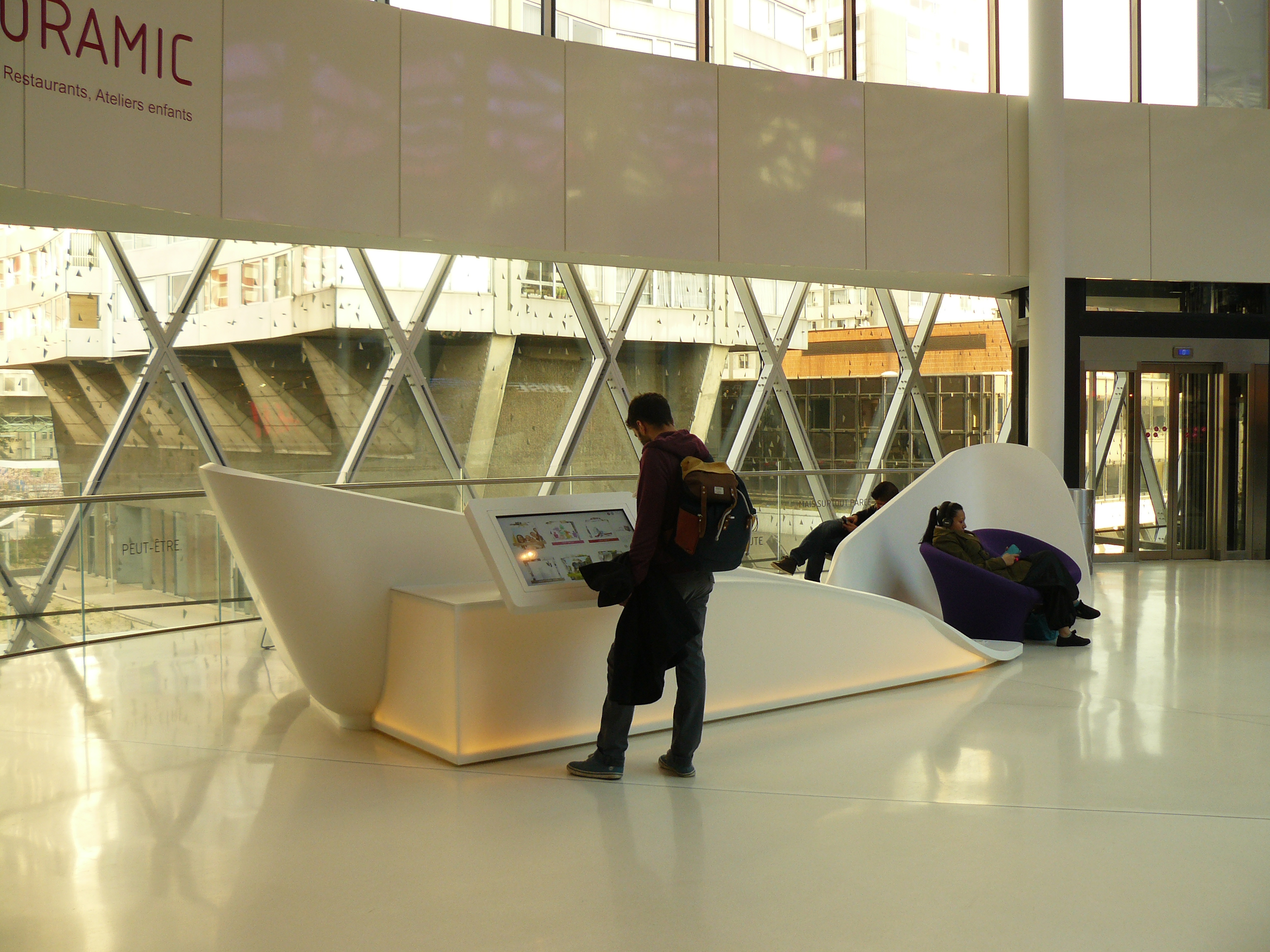 l'attente qui retient