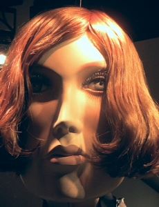 Le regard de la femme rousse