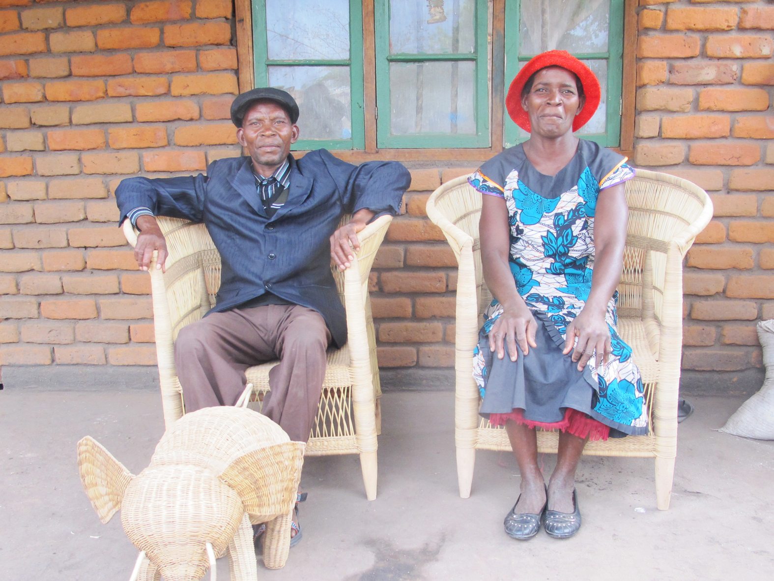 Mari et femme aux fauteuils
