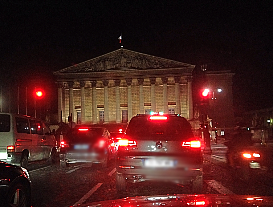 Traffc parisien by night
