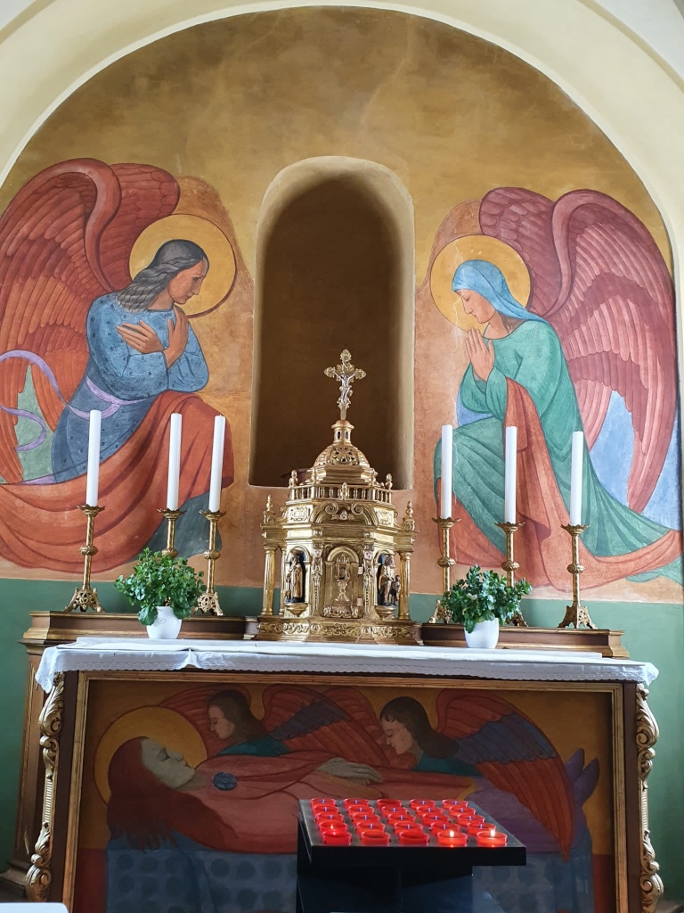 Dans une fresque religieuse