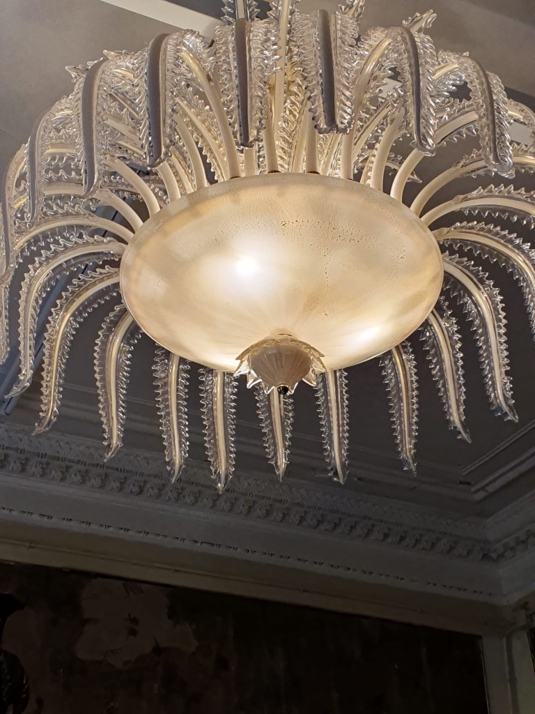 La chambre le lustre