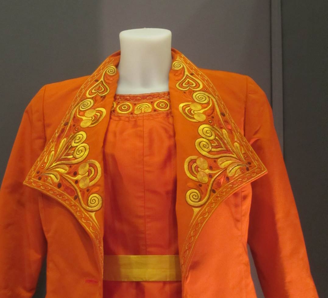 Broderie Bigouden sur tailleur contemporain