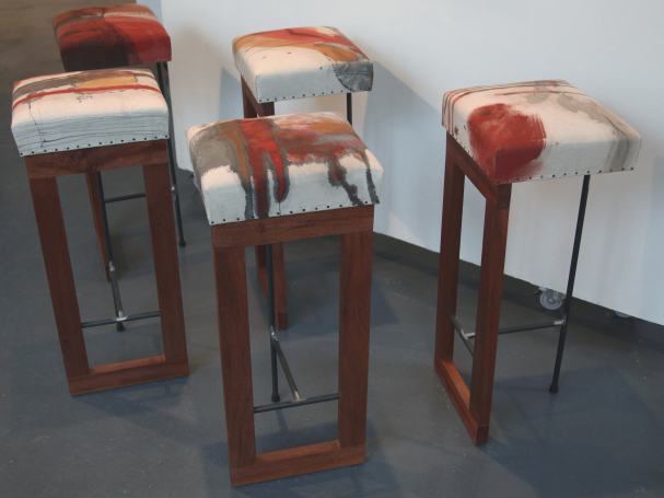 Tabourets et toile